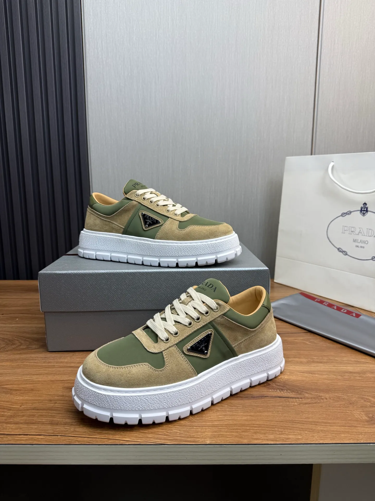 Men's shoes 💰620💰 [PRADA] Autumn and winter hot men's shoes are shipped 👏Official website synchronized ⬆️Original fly-woven cowhide fabric + cowhide lining, 1⃣️:1⃣️reproduction, original sole, 38-45 (45. Customized, non-refundable)